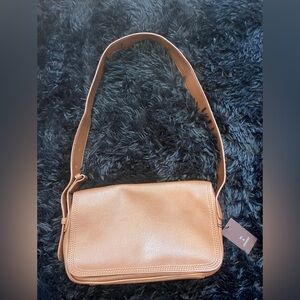 Elegant Tan Leather Shoulder Bag